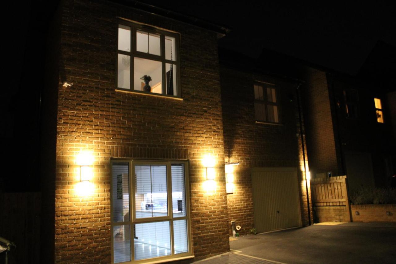 Haven - Spacious Luxury Home Perfect For Families, Couples And Contractors! 5Mins To Xscape And Junction 32! Castleford Esterno foto